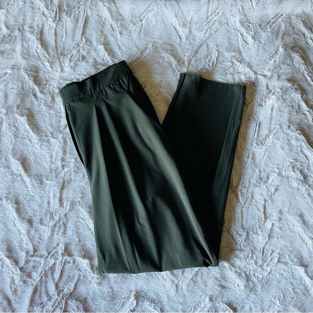 Lululemon Essential High-Rise Trouser